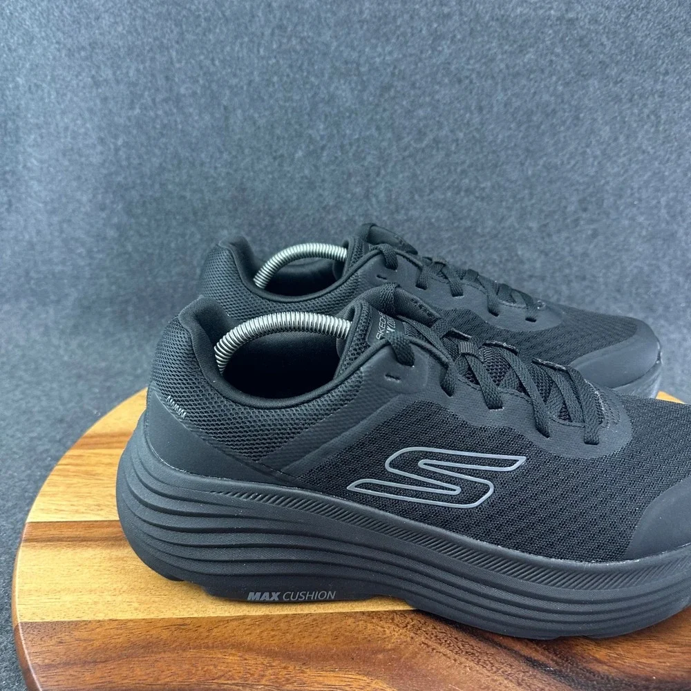 Skechers GoRun Max Cushioning Delta Mens 11 Extra Wide Black Shoes 220613WW